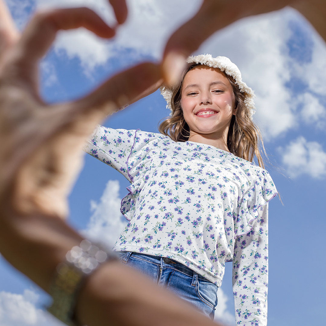 Remera volados flores lavanda mangas largas