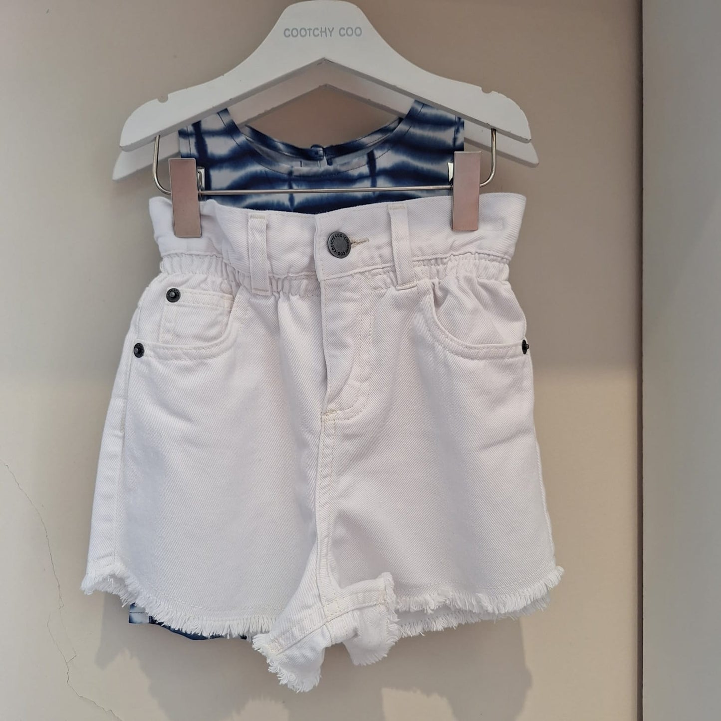 Short engomado blanco