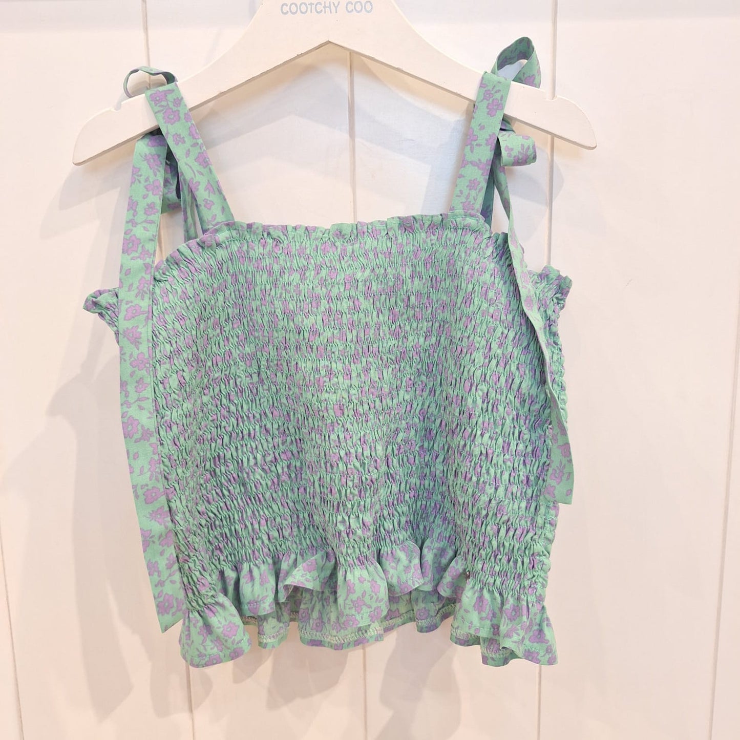 Top engomada flores verdes