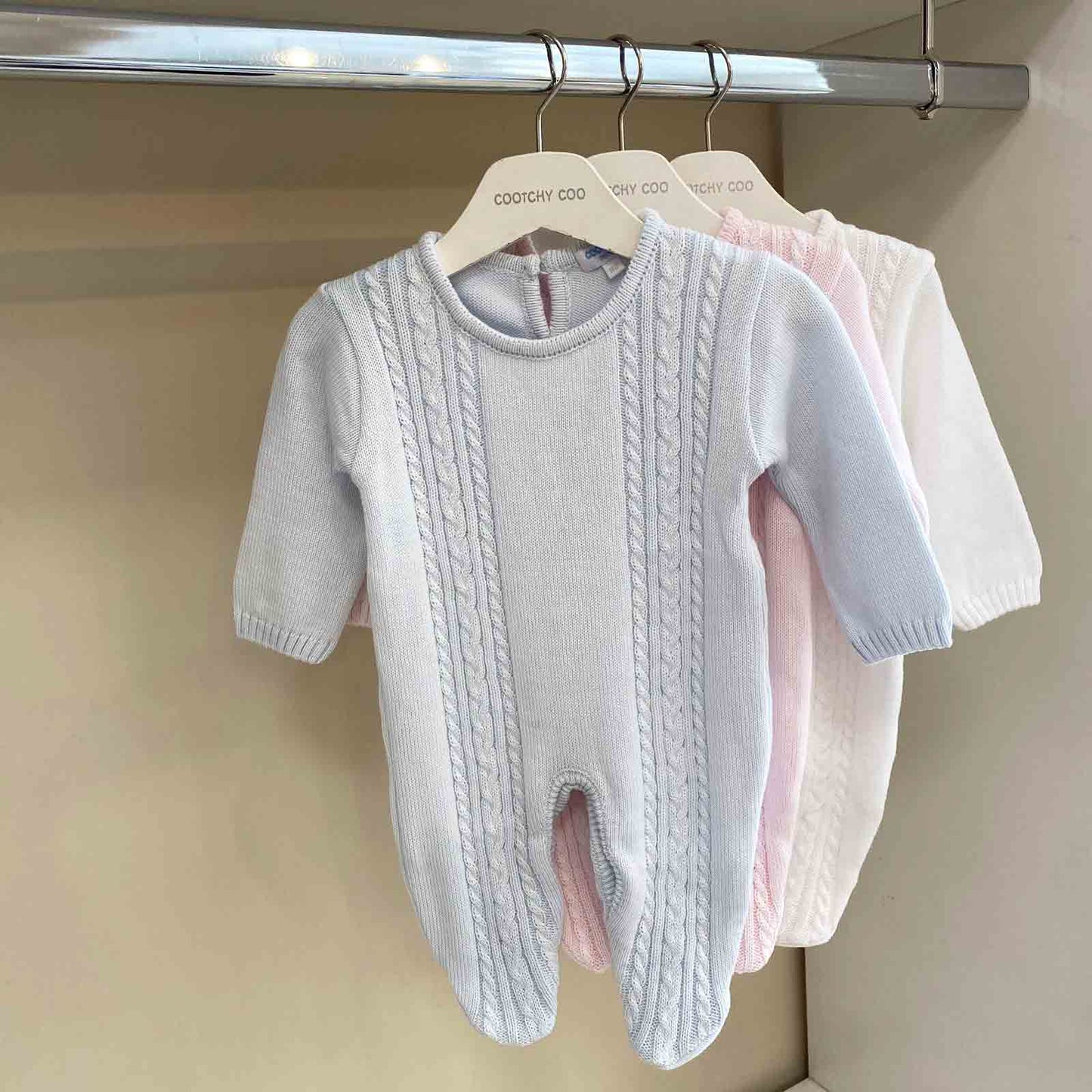 Enterito trenza triple con pie celeste