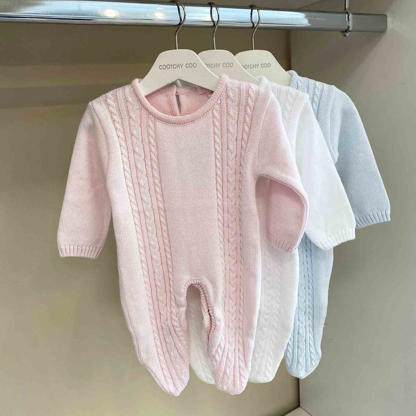 Enterito trenza triple con pie rosa