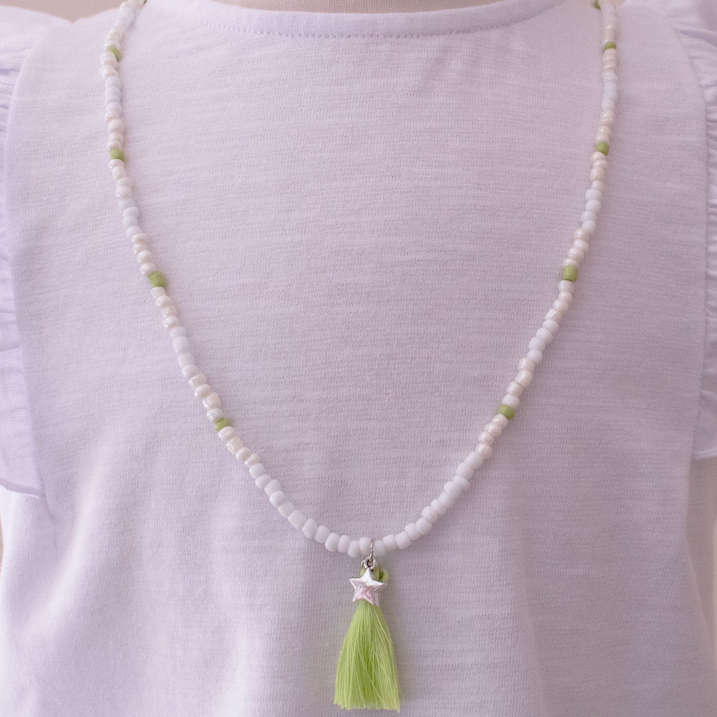 Collar canutillo y fleco verde