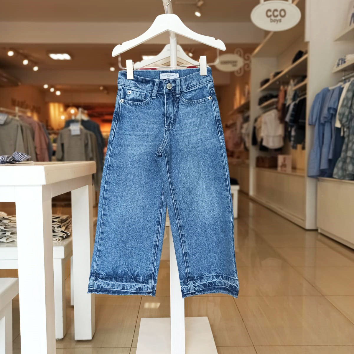 Jeans campana azul con flecos