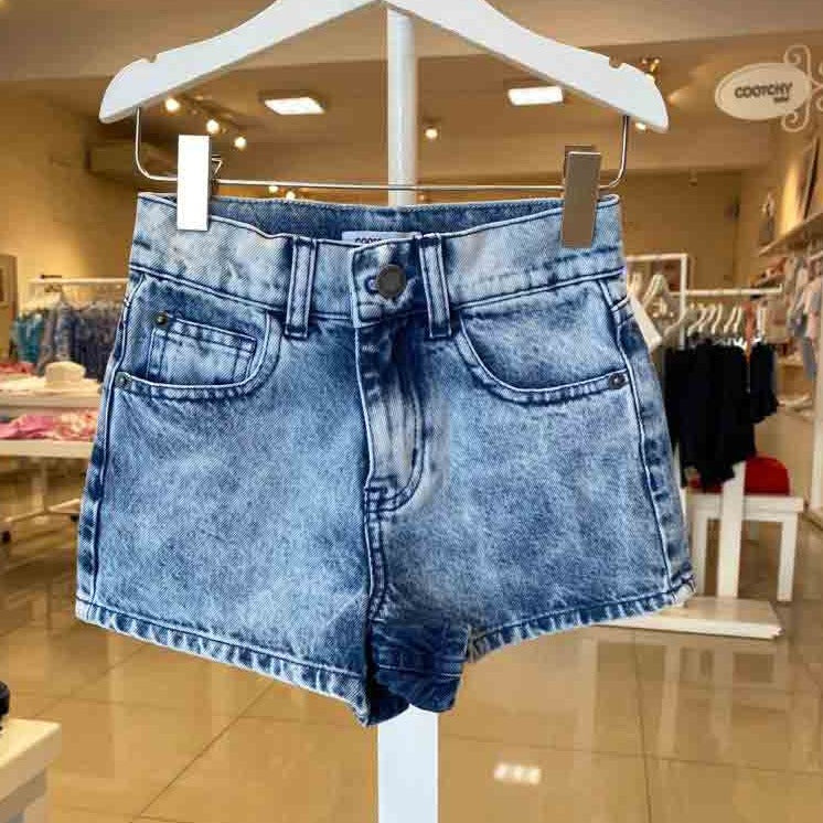 Short con ruedo nevado azul
