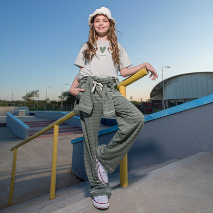 Pantalon buzo con corazon rayas verde