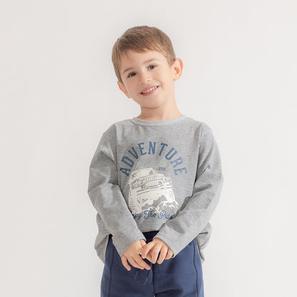 Remera adventure gris mangas largas